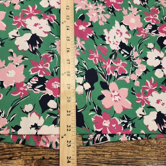 J Crew Vibrant Green Pink Floral Print Pencil Skirt Size 12 - Picture 5 of 9
